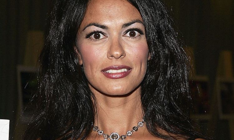 Maria Grazia Cucinotta in posa per i fotografi al 'Film fest' di Venezia