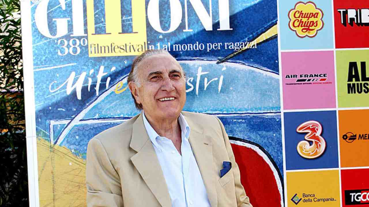 Pippo Baudo in posa al 'Giffoni film festival'