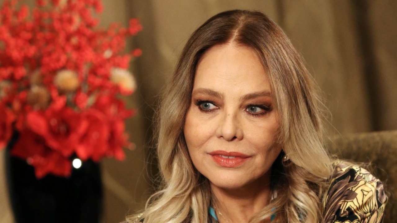 Ornella Muti sorride