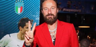 Facchinetti con abito da sera rosso