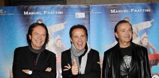 I Pooh davanti al cartellone pubblicitario di 'Aladdin'