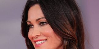 Manuela Arcuri sorridente