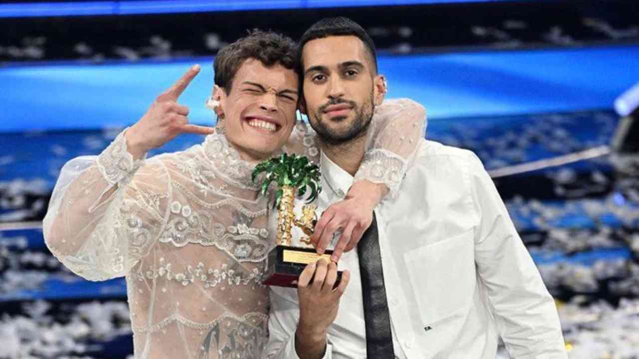 mahmood blanco sanremo 2022 furto