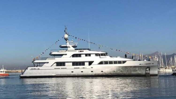 pier yacht