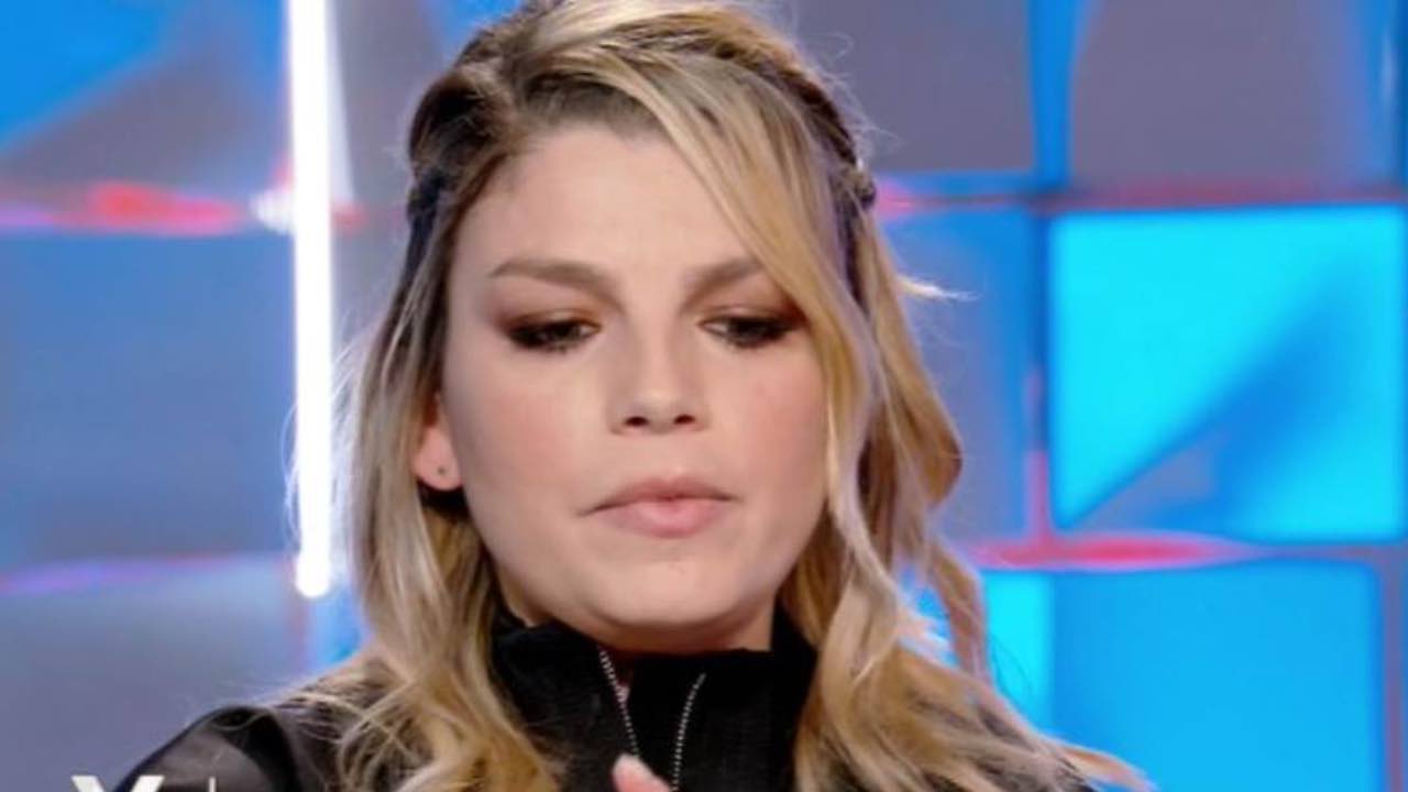 Emma Marrone cantante scoppia in lacrime