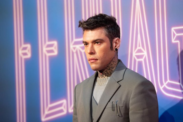 Fedez strenua battaglia contro la malattia