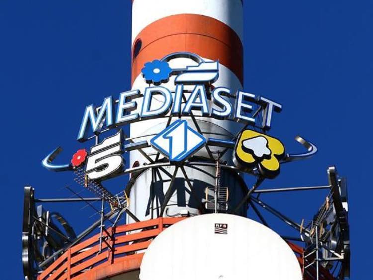 Terremoto Mediaset decisione scandalo