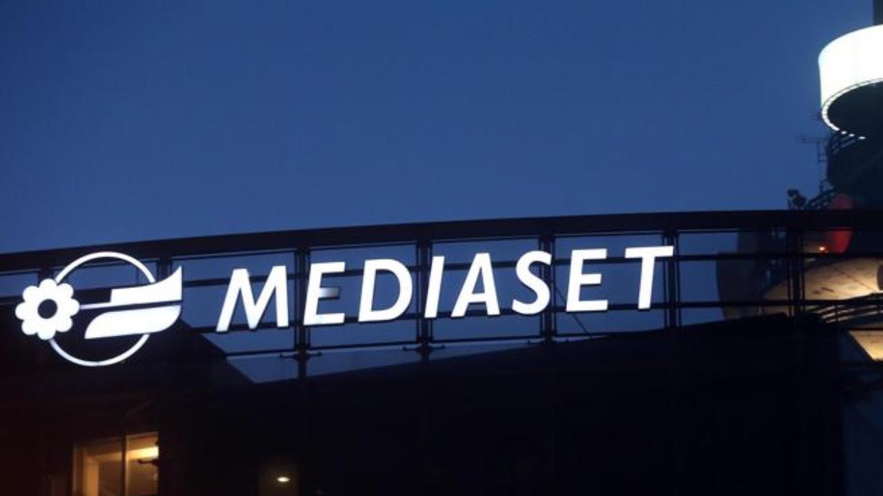 Terremoto Mediaset decisione scandalo