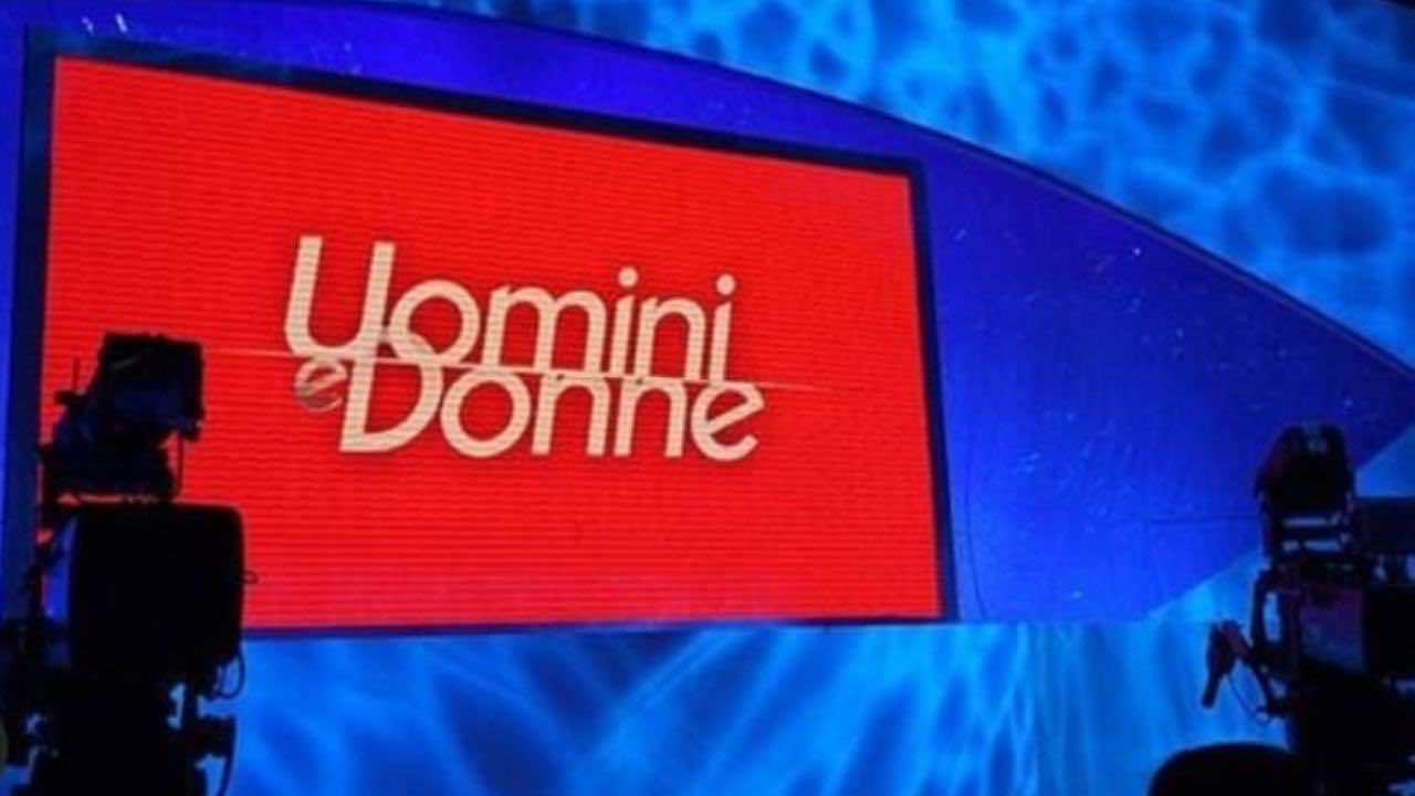 Uomini e Donne, se ne va per problemi di salute