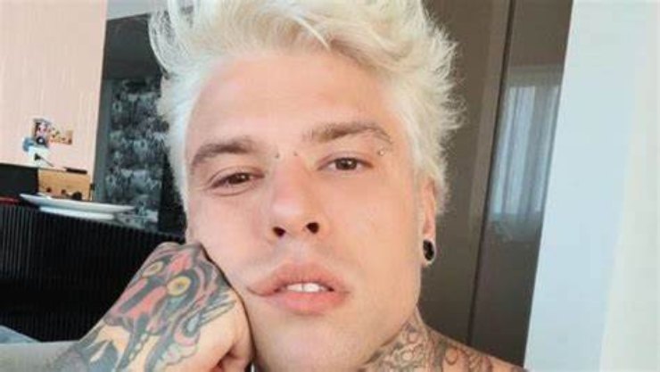 Fedez biondo 