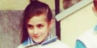 Bambina dallo sguardo furbo