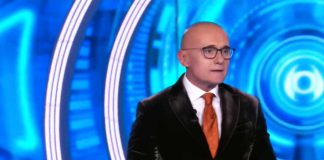 Alfonso Signorini al GF VIP: mani addosso in casa