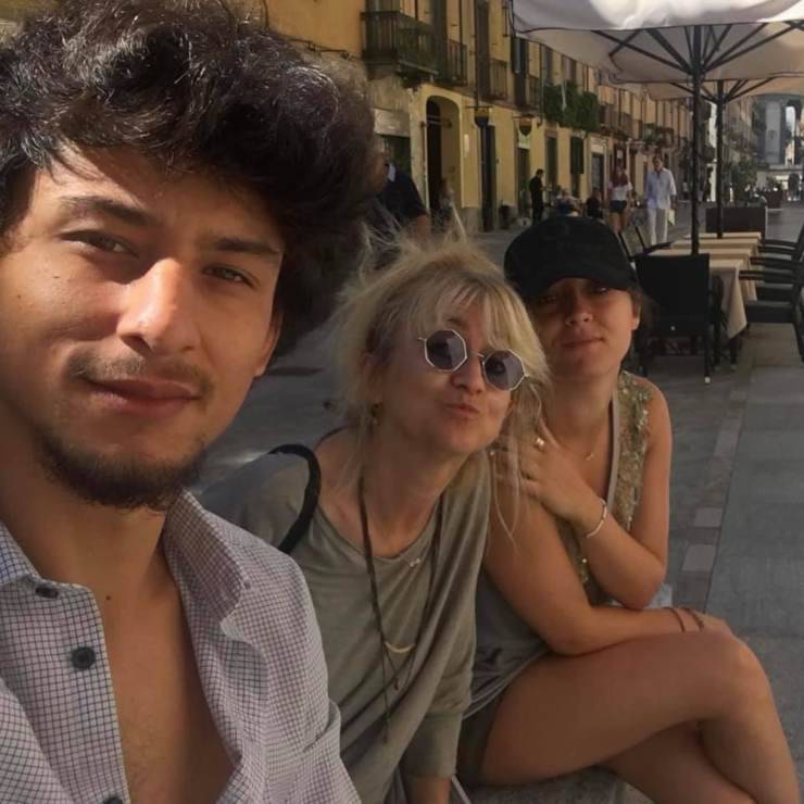 luciana littizzetto con i figli adottivi - selfie