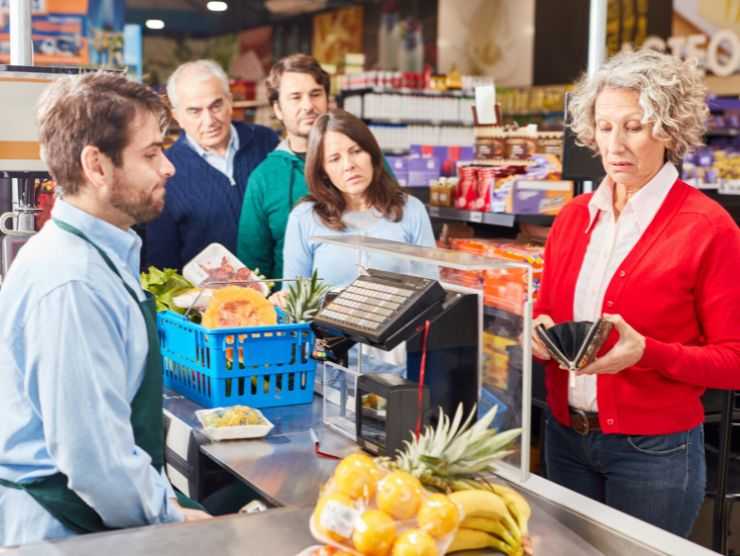 come evitare di stare a lungo in coda al supermercato