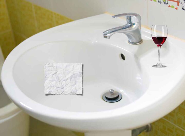 Il segreto del bicchiere e del foglio di carta nel lavandino, cosa serve
