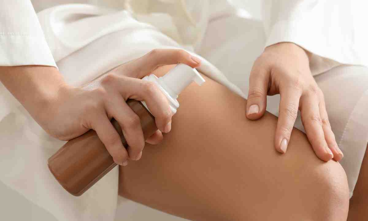 Usare l'autoabbronzante fa male, tutti i dettagli