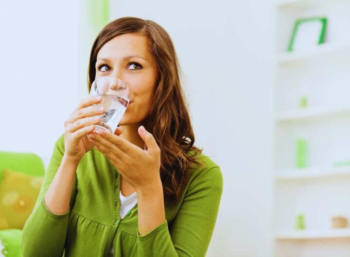 bere acqua e i benefici per la salute