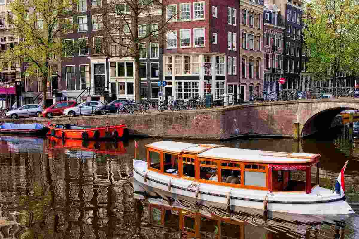 I 10 boat tour più belli: una crociera con tutti i comfort per guardare le città