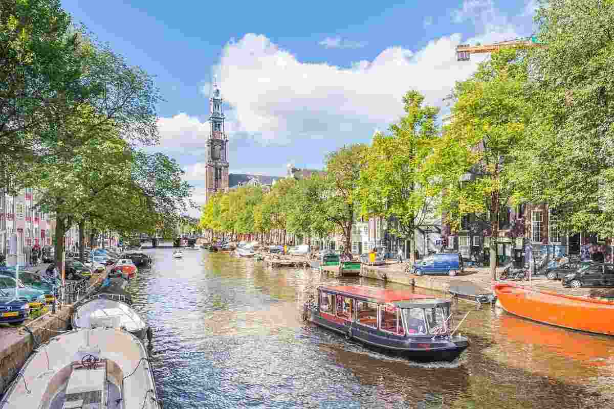 I 10 boat tour più belli: una crociera con tutti i comfort per guardare le città , tutti i dettagli