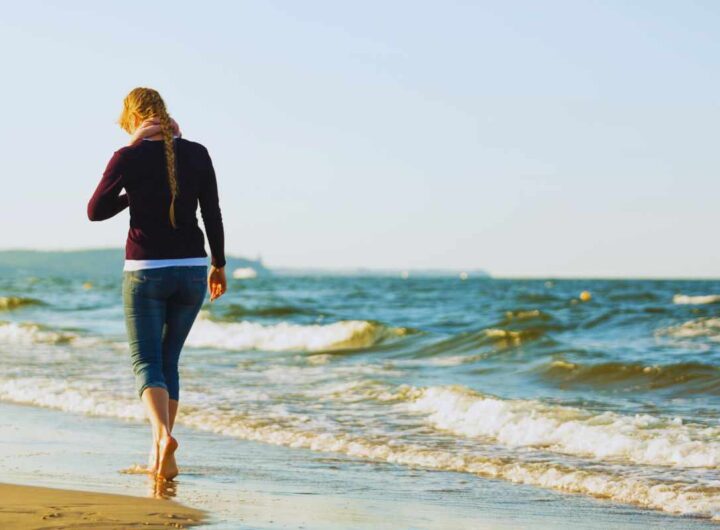 camminare sulla spiaggia: i benefici