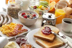 Se vuoi davvero dimagrire in tempo per la spiaggia fai colazione a quest'ora, tutti i dettagli