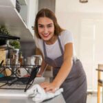 Il trucco dell’esperta per un piano cucina senza macchie?
