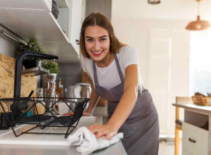 Il trucco dell’esperta per un piano cucina senza macchie?