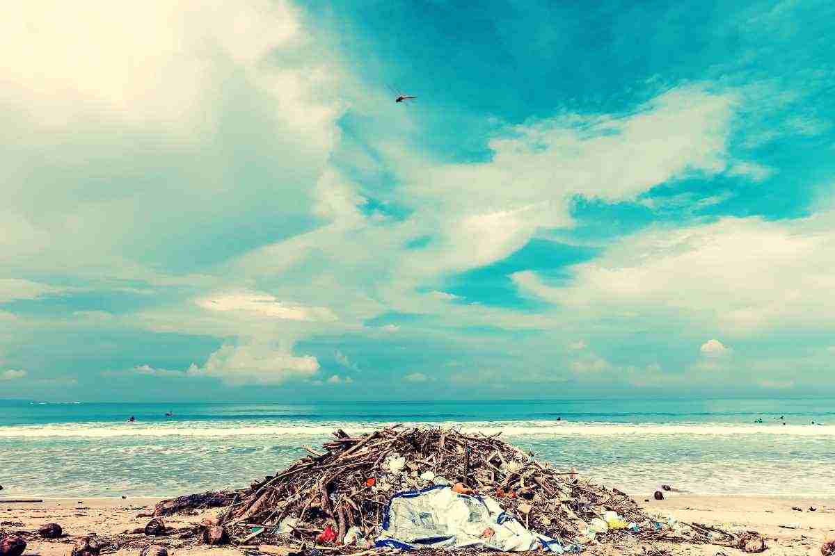Attenzione a queste spiagge famosissime, rischi gravi infezioni se fai il bagno qui