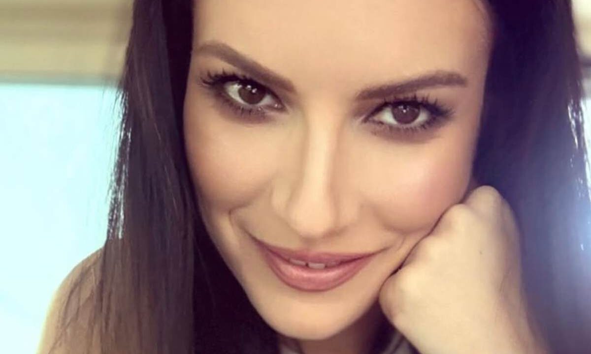laura pausini costretta chiudere tutto