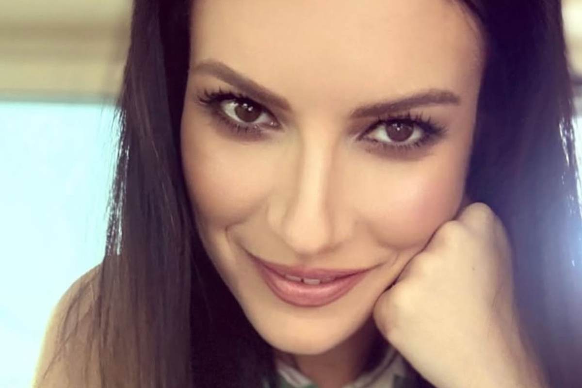 laura pausini costretta chiudere tutto