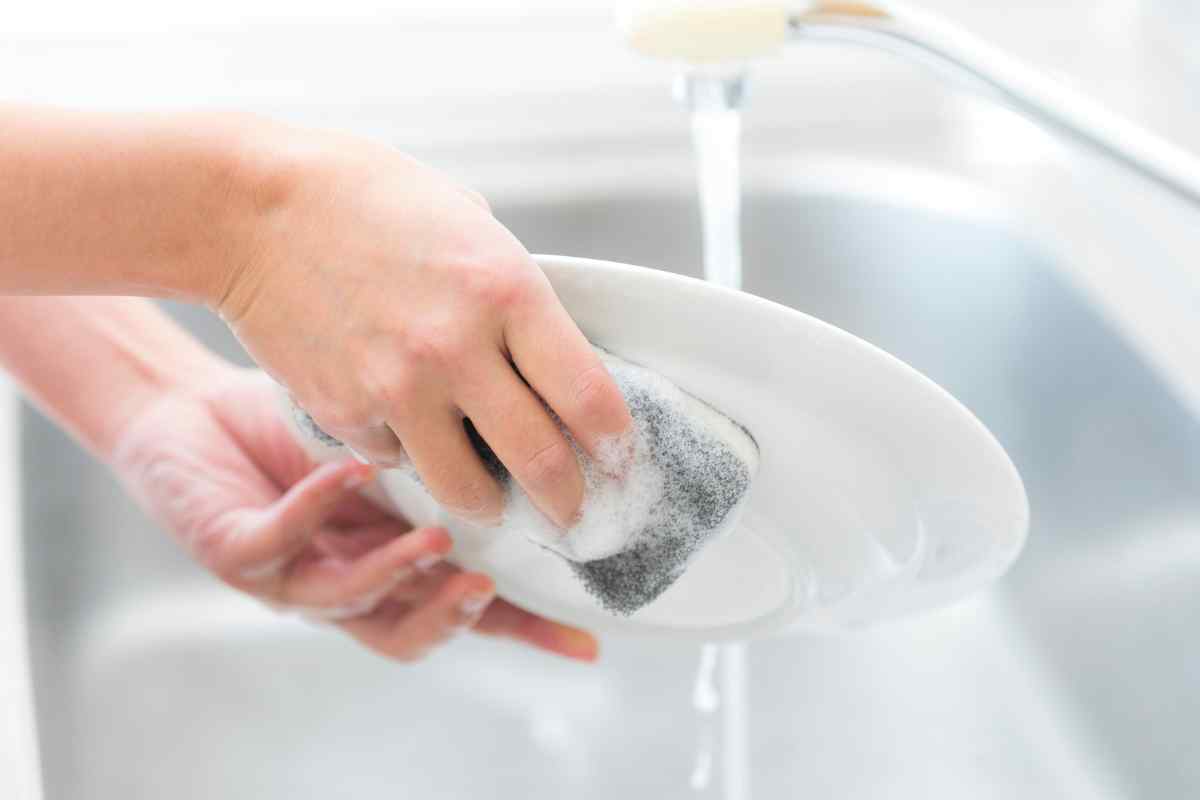 Smettila di usare acqua calda per pulire, tutti i dettagli