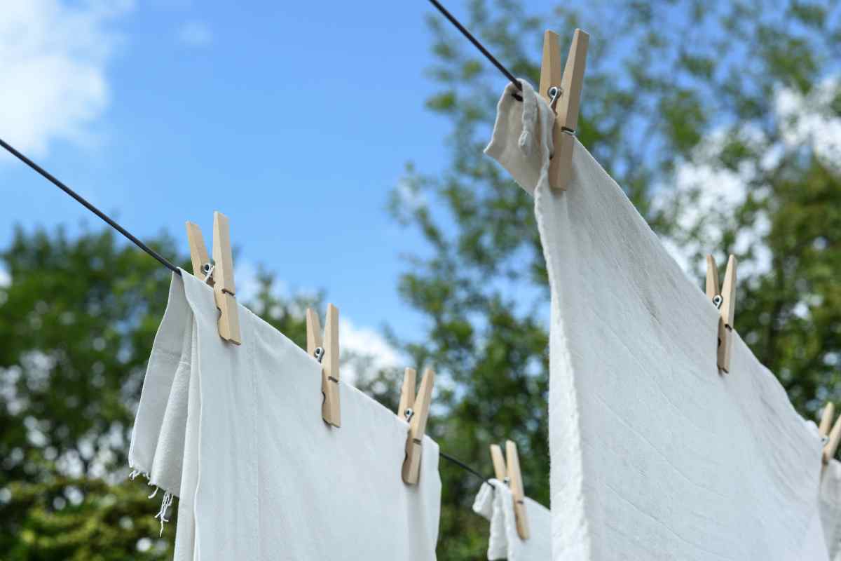Stai ancora stendendo i panni fuori in estate? Potresti rimpiangerlo