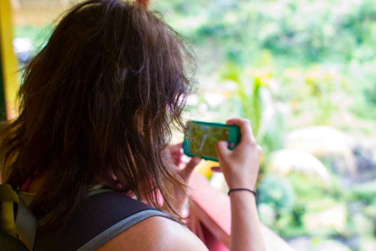 In vacanza sempre connessi, ma internet e chiamate costano caro