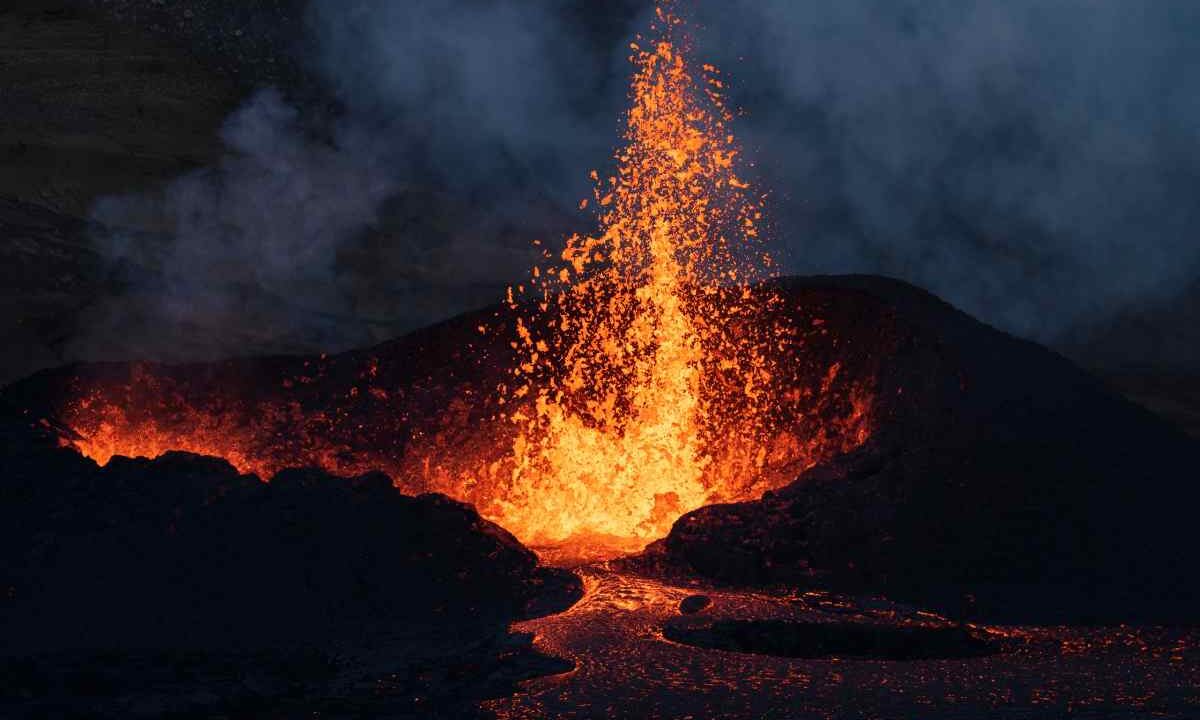 “Rischio tsunami”: il gigantesco vulcano sottomarino spaventa gli esperti,