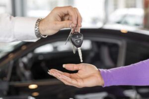 L’ultima novità che sta attirando l’attenzione è la Wuling Bingo, un modello elettrico del segmento B che combina prestazioni interessanti
