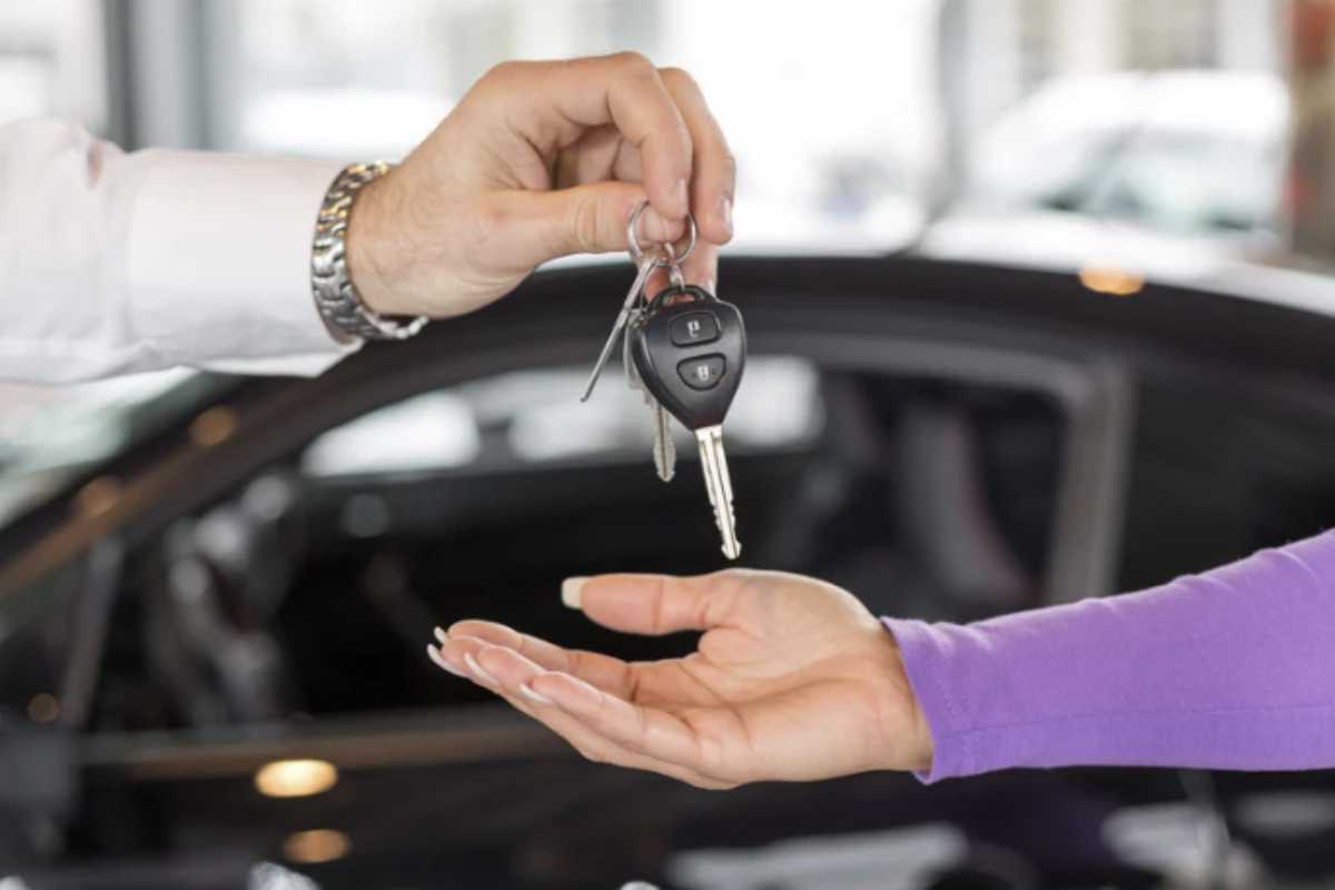 L’ultima novità che sta attirando l’attenzione è la Wuling Bingo, un modello elettrico del segmento B che combina prestazioni interessanti