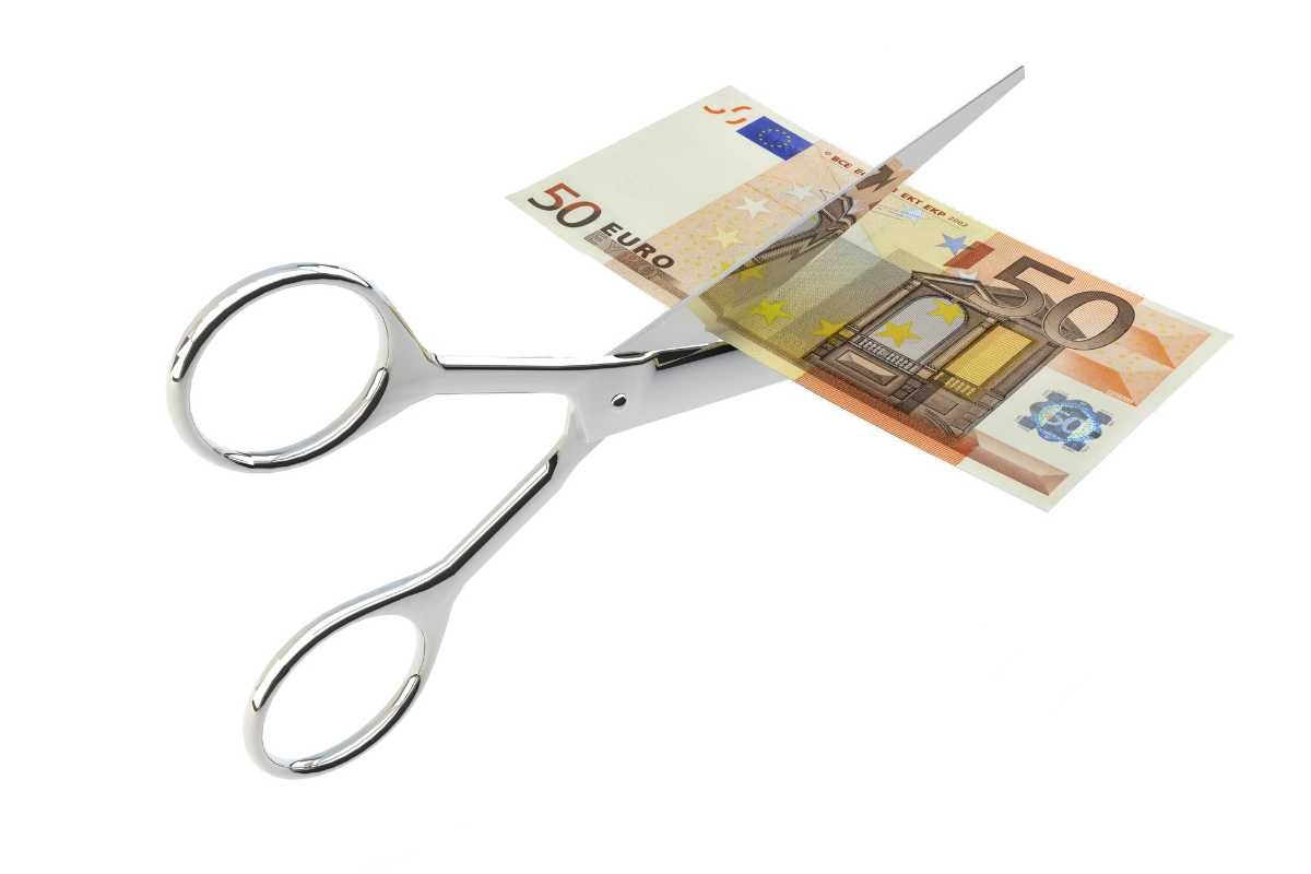 Tagli stipendi allarme