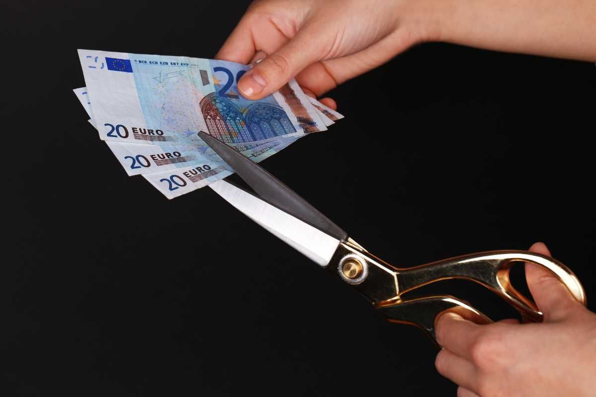 Tagli stipendi allarme