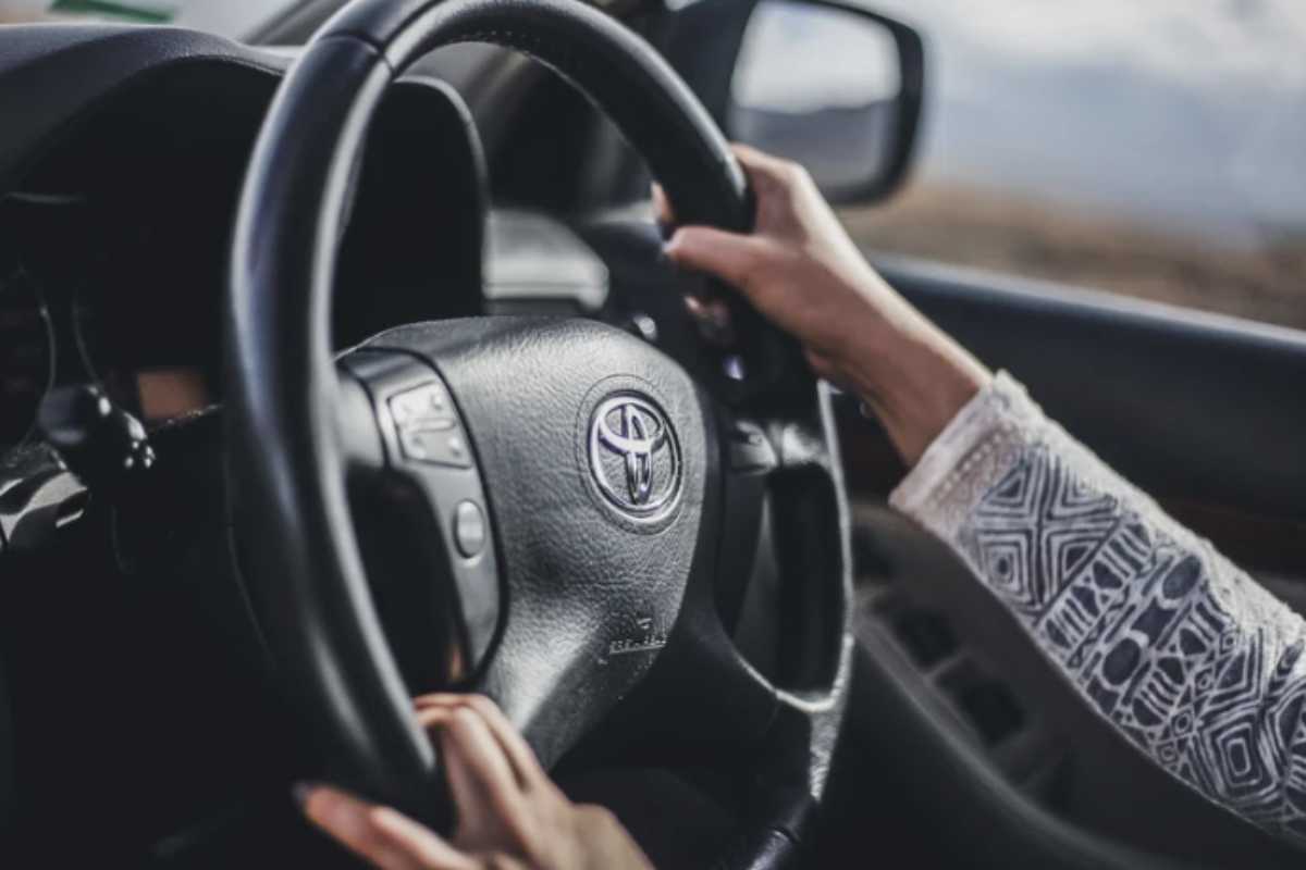 Il mercato globale dell’automotive è attraversato da sfide significative: dai costi elevati delle materie prime e delle tecnologie di elettrificazione