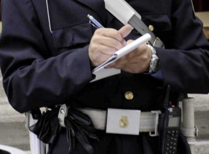 La polizia locale svolge un ruolo chiave nella gestione dell’ordine pubblico e della sicurezza urbana, includendo il controllo del rispetto delle norme del Codice della Strada.