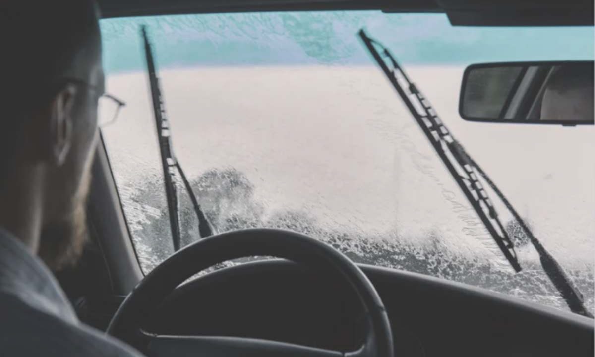 I tergicristalli sono componenti essenziali per la sicurezza stradale, poiché assicurano una visibilità ottimale durante condizioni meteorologiche