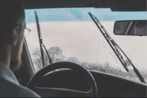 I tergicristalli sono componenti essenziali per la sicurezza stradale, poiché assicurano una visibilità ottimale durante condizioni meteorologiche