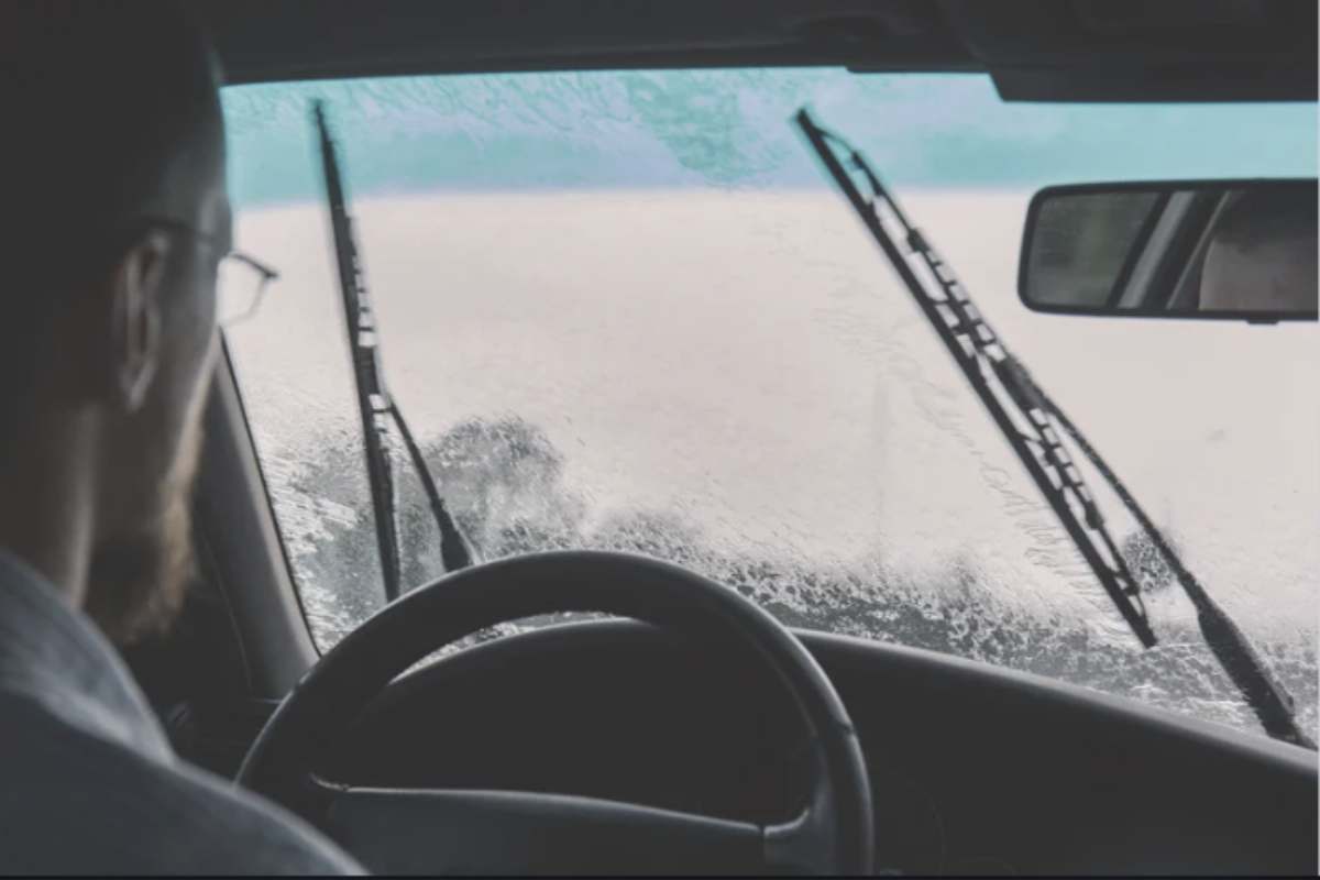 I tergicristalli sono componenti essenziali per la sicurezza stradale, poiché assicurano una visibilità ottimale durante condizioni meteorologiche