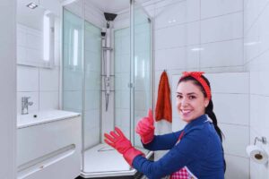 pulizia del box doccia