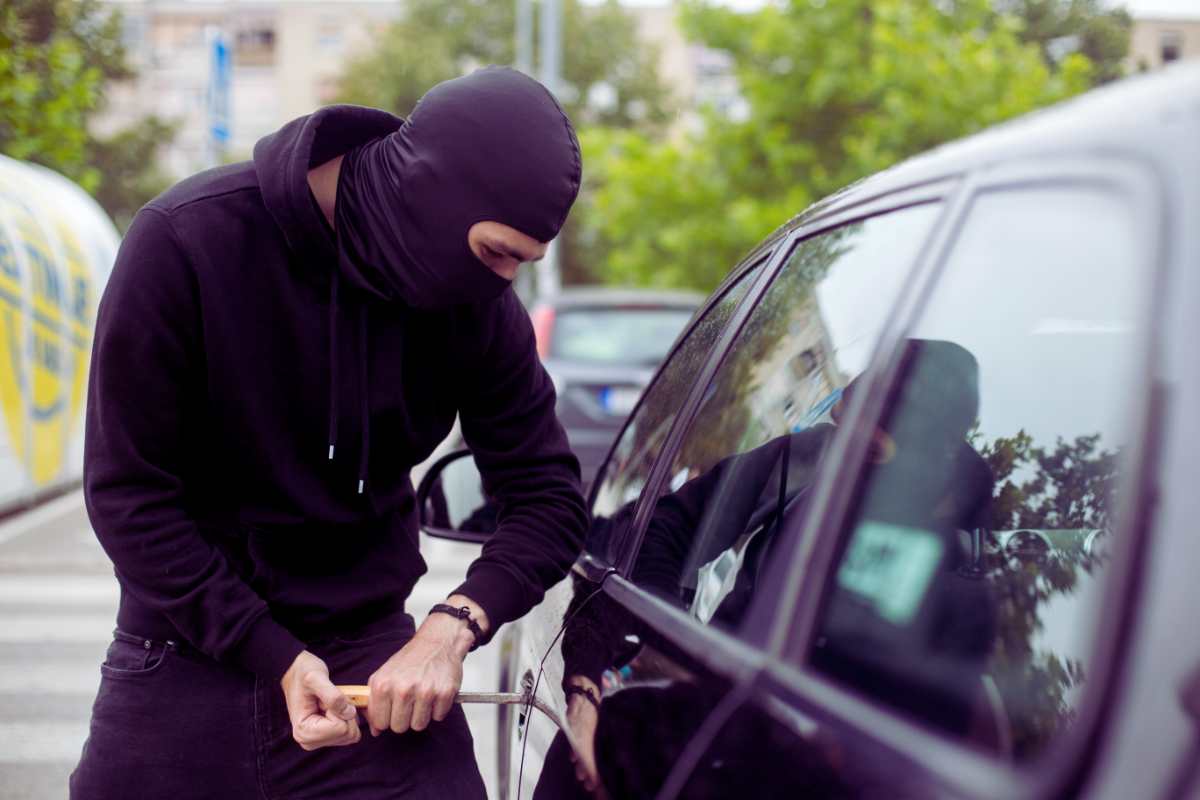 Ladri di auto, le 5 tecniche che usano