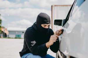 Furti auto, nuova allerta in tutta Italia, i dettagli