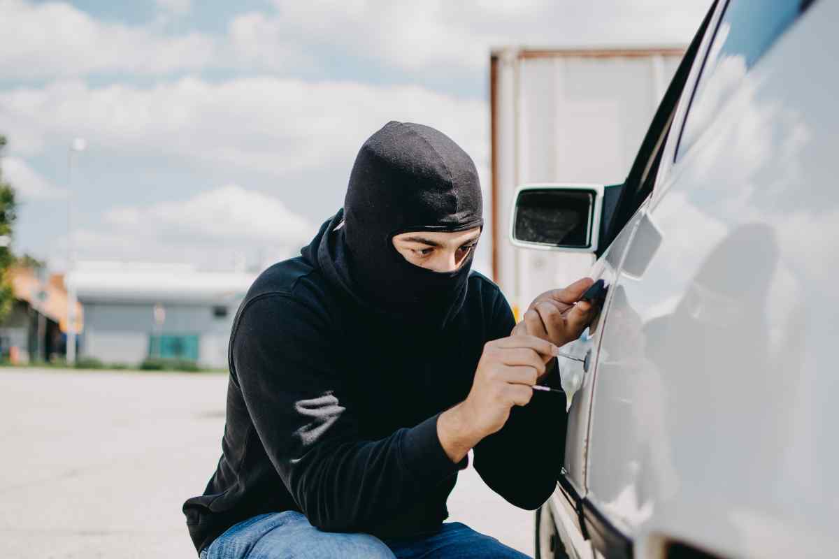 Furti auto, nuova allerta in tutta Italia, i dettagli